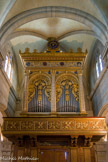 <center> l'église Saint-Pierre-Saint-Paul. </center> Des orgues avaient été offertes à l'église par Richelieu après l'achèvement de la façade. Elles ont été vendues en 1797 comme bien national. Le buffet d'orgue actuel a été offert par Napoléon III à l’occasion de la restauration de l’église au XIXe siècle. Il est l’œuvre du sculpteur florentin Bacchio d'Agniolo et était, jusqu’à son achat par Napoléon III, dans l’église Santa Maria Novella de Florence. Il a été exécuté entre 1490 et 1520. Les orgues elles-mêmes sont de Cavaillé-Coll.