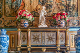<center>Le salon des Muses. </center> Console de style XVIIIème siècle en bois doré et sculpté.