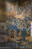 <center>Trois panneaux à décor de chinoiseries.</center>Seconde moitié du XVIIIe siècle Impression et huile sur toile.
Bourg-Saint-Andéol, Musée du Palais des Evêques. Anciennes collections de l'hôtel de Vinsobres.
Sur un fond bleu caractéristique des décors représentant des scènes asiatiques, des personnages chinois inspirés des figures de Jean-Baptiste Pillement s'épanouissent dans de grands ramages de fleurs exotiques. Ce type de parements, dont la mode fut parallèle à celle des toiles et des papiers- peints, connut un succès considérable en Provence notamment grâce à la manufacture de l’Arsenal de Marseille qui en diffusa de nombreux modèle.