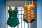 <center></center>Croisette
Maillot de bain une-pièce
Vers 1965 • Nylon, polyamide, élasthanne, coton
<br> Jantzen
Marque américaine de prêt-à-porter, spécialisée dans les maillots de bain, créée en 1910 par Cari Jantzen (Aarhus - Danemark, 1883 - Portland - États-Unis, 1939)
Maillot de bain une-pièce 1967 • Nylon (Dropnyl), Lycra