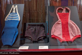 <center></center>Neyret
Maillot de bain une-pièce Années 30-40 • Jersey de laine <br> Anonyme
Short de bain
Vers 1965 • Coton, élasthanne <br> Anonyme. Barboteuse. Années 30-40 • Jersey de coton