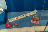 <center></center>49. Un cadeau de mariage original : un rouleau de prière arménien, XVIIIe siècle. <br> 53. Ensemble de dix pochettes de protection pour amulettes, XIXe siècle.