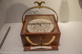 <center>Le ciel pour s'orienter.</center>La boussole indique le nord. Compas de route
Charles Picard Saint-Malo, France 18e siècle
Bois, métal, verre et papier Musée national de la Marine, Paris
