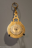 <center>Le ciel pour s'orienter.</center>Le nocturlabe, ou nocturnal, indique le temps qui passe en fonction de la position d'une étoile. 17e siècle