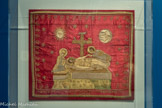 <center>Voile liturgique : la Crucifixion.</center>Cappadoce, Turquie 1750
Soie brodée
Musée Bénaki, Athènes, Grèce.