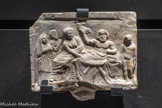 <center>Stèle funéraire banquet.</center>Marbre (Pentélique?)
Provenance inconnue Vers 350 av. J.-C.