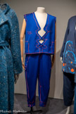<center>Ensemble gilet et pantalon The Canoodle</center>Ahmed Amer (Liban)
Marque de prêt-à-porter créée en 2018 par Ahmed Amer, lauréat 2019-2021 Bourse Craft & Commitment/ Fonds de Dotation Maison Mode Méditerranée
2022
Gabardine de coton, broderie levantine au point de satin
Collection particulière