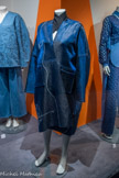 <center>Manteau Freeze Frame</center>Ahmed Amer (Liban)
Marque de prêt-à-porter créée en 2018 par Ahmed Amer, lauréat 2019-2021 Bourse Craft & Commitment/ Fonds de Dotation Maison Mode Méditerranée
2018
Soie, coton, broderie levantine au point de satin. Collection particulière