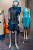 <center>Robe courte drapée </center>Mossi Traoré (France)
Marque créée en 2016, lauréat 2024-2026-Prix Antik Batik-Culture et Artisanat/ Fonds de Dotation Maison Mode Méditerranée
2023
Sergé de coton (denim), laine, polyester, élasthanne
Collection particulière.