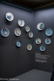 <center>Service de fables</center>Françoise Pétrovitch
Porcelaine
Paris, Manufacture de Sèvres Edition limitée à 8 exemplaires
Musée des Arts décoratifs, de la Faïence et de la Mode, inv. 2014.4.1,3,4,5,7,8,9,13,14,15,16,18 et 19.