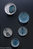 <center>Service de fables</center>Françoise Pétrovitch
Porcelaine
Paris, Manufacture de Sèvres Edition limitée à 8 exemplaires
Musée des Arts décoratifs, de la Faïence et de la Mode, inv. 2014.4.1,3,4,5,7,8,9,13,14,15,16,18 et 19.