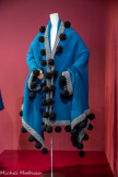 <center>17 Manteau-cape </center>Pierre Balmain
Maison de couture française fondée en 1945 par Pierre Balmain (1914 1982)
Collection haute couture automne-hiver 1990 1991 par Erik Mortensen (1926-1998)
Don Maison Pierre Balmain.2002
Marseille, Château Borély - Musée des Arts décoratifs, de la Faïence et de la Mode, inv.2002.10.49.1