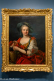 <center></center>JEAN-BAPTISTE VAN LOO Aix-en-Provence. 1684 - 1745
Portrait de Madame Albert de Bormes en vendangeuse.
XVIIIe  siècle. HUILE SUR TOILE
LEGS MARQUISE DE GUEIDAN, 1880.