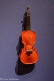 <center>Violon du clown Grock</center>(Adrien Wettach)
Collection Alain Frère