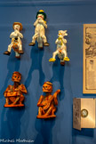<center>«La calavera de Don Quichotte »</center>Groupes d’orchestres-squelettes réalisés à l’occasion de la fête des MortsAnonyme
Mexique, entre 1950 et 1993
Statuettes en argile modelée polychrome.