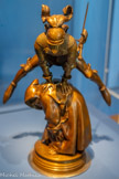 <center>Joyeuseté (À saute-mouton)</center>Gustave Doré.
Paris, France, 1881 Bronze. <br>
Deux ans avant son décès, Gustave Doré crée cette petite sculpture, qui résume la vision amusée du Moyen Âge développée dès ses débuts, comme dessinateur. Elle évoque aussi le petit chevalier jouant à saute-mouton sur un livre, en bas à gauche du frontispice du premier volume de son édition illustrée de Don Quichotte. Dessinateur, illustrateur, sculpteur, l’artiste était aussi... acrobate, pour le plus grand plaisir de ses contemporains, dans les soirées mondaines du Second Empire.