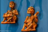 <center>«La calavera de Don Quichotte »</center>Groupes d’orchestres-squelettes réalisés à l’occasion de la fête des MortsAnonyme
Mexique, entre 1950 et 1993
Statuettes en argile modelée polychrome.