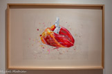 <center>Habiter le corps : la question métaphysique de la viande</center>« Habiter la Viande » devient un titre sans détour, court, brut, cru. Cette tension se prolonge dans les grandes peintures réalisées sur polyester pour l’exposition. Certaines semblent prendre pour modèle les sculptures des années 2010-2015. <br>Habiter la Viande (Un Cœur), 2026
Acrylique sur polyester 80 X 120 cm. Dans cette technique très particulière du travail sur polyester sur laquelle on revient enfin de chronique, Barbier choisit de ne pas effacer les traces de son processus. Les lignes de construction restent visibles. Des traînées de couleur forment autour du sujet une « aura de gestes refoulés, de tentatives abandonnées, de possibles non advenus ».