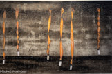 <center>Habiter le temps : natures mortes, stases et naufrages</center>Naufrages - Des Mouches devant les Yeux #2, 2025
Acrylique, gouache et Posca sur polyester 152 x 375 cm.