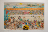 <center></center>Le Rire - Juillet 1934 (4265 - Tome 4). L’Arrivée à Marseille (du Tour de France) Encre de Chine aquarellée 31 x 47 cm Collection famille Albert Dubout. <br>
L'une des signatures de Dubout est la précision graphique extrême de ses dessins. A l'aide d'une plume d'acier spéciale et d'une grosse loupe, il compose, notamment dans les années 1930, des scènes d'une densité unique, peuplées de centaines de personnages répartis sur plusieurs plans. Ces œuvres miniatures, d'une finesse inégalée dans l'histoire du dessin, témoignent d'une maîtrise technique exceptionnelle. Après-guerre, son style évolue vers des compositions plus épurées, la loupe ayant fini par lui abîmer la vue.