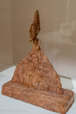 <center>Buste mince sur socle</center>(dit Aménophis)
1954  Plâtre 
Fondation Giacometti