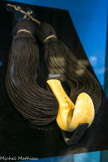 COLLIER LEI NlHO
Hawaï
Dent de cachalot, cheveux, fibres végétales
Début XIXe siècle. Don P A Lesson
Musée du quai Branly-Jacques Chirac, Paris