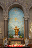 <center>Expo Marcoville : Lumières Célestes</center>Le transept Ouest. La Vierge de l'Assomption, avec  deux anges lampadophores.