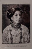 <center>Berbère des Zaîan du Moyen Atlas</center>Jean Besancenot (France, 1902-1992)
1934-1939, Maroc. 
Tirages photographiques modernes.
Musée du quai Branly - Jacques Chirac, Paris.