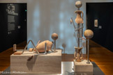 <center>Archeological Prosthetic Personnages sans histoire</center>Théo Mercier (France, *1984)
2024
Sculptures réalisées à partir de matériel de soclage et de matériel d'étude mis è disposition par le Mucem et le Département des recherches archéologiques subaquatiques et sous-marines (DRASSM), travertin
Réalisation en collaboration avec Antoine Gautron (Sud Side) et Emmanuel Duffaut, socleurs.
Production Mucem 2024.
Ces sculptures se fondent sur des fragments négligés, des objets que les institutions patrimoniales n’ont pas classés, pour leur donner une seconde vie. Telles des constellations d’histoires en puissance, elles sont assemblées, soclées et deviennent de nouvelles fictions, Elles rappellent la nécessité d’aborder l’humainàet la création artistique dans la variété de tous les possibles.