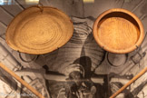<center>Plat</center>19e siècle (avant 1891), Algérie ou Tunisie Fibres végétales, vannerie tressée. <br>
Plat creux
19e siècle (avant 1891), Algérie ou Tunisie Bois.