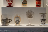 <center>Verres souvenirs</center>Trois verres souvenirs de l'Exposition universelle de Paris
1889 et 1900 Sèvres et Paris, France Verre gravé et doré <br>
Verre souvenir de l'Exposition coloniale de Marseille
1906
Marseille, France Cristal gravé doré et peint