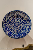 <center>Plat à décor d’étoile</center>Plat à décor d’étoile
Fin du 19e siècle Fès, Maroc Faïence