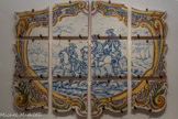 <center>Carreaux azulejos</center>2003
Lisbonne, Portugal Faïence émaillée
Les carreaux de faïence émaillée appelés azulejos, auxquels le Portugal a accordé une importance sans égale, couvrent, parfois du sol au plafond, de nombreux bâtiments civils et religieux, mais aussi des fontaines, des parterres ou des marches d’escaliers.