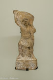 Figurine représentant un personnage portant un sac de blé
Terre cuite Époque romaine
Fonds ancien
Arles, musée départemental Arles antique.