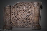 <center>RELIEF AVEC MONOGRAMME DU CHRIST</center>Baouit, Égypte (?), Ve-VIe siècle Calcaire