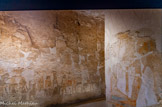 <center>Intérieur de la tombe de Ramsès II</center>À l'origine, une explosion de peintures colorées couvrait les murs de la tombe de Ramsès, des rouges, des jaunes, des bleus, des verts, et des bruns brillants.
