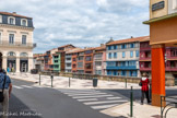 <center>Castres. Vieilles Maisons sur l'Agoût</center>La rivière Agout était autrefois le centre vital de la ville. Ces maisons ont été dès le Moyen Âge le lieu d'activité principal des habitants. Ces maisons d'artisans abritaient différents corps de métiers tels que tanneurs, teinturiers, parcheminiers, papetiers et tisserands. Il y avait des maisons sur les deux rives de l'Agout, mais après l'incendie des halles en 1917, la moitié fut détruite.
