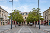 <center>Castres. La place Jean Jaurès</center>Autrefois appelée place Royale sous la monarchie de Juillet (1830-1848), puis place Impériale sous le Second Empire (1852-1870), et enfin place Nationale sous la IIIe République (1871-1920), elle est rebaptisée place Jean-Jaurès en 1925, après l'assassinat de Jean Jaurès en 1914 à Paris.