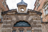 <center>Castres. Hôtel de Nayrac</center>Le portail et son oculus (œil-de-bœuf) qui est utilisé comme point de fuite.