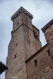 <center>Cordes-sur-ciel. L’église Saint-Michel.</center>La tour accolée au clocher a des machicoulis