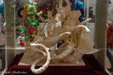 <center>Cordes-sur-ciel. Le musée des Arts du sucre et du chocolat</center>Le dragon blanc.
Cette pièce a été présentée lors d'un concours à Poitiers. Elle est réalisée en sucre soufflé et sucre tourné.
Temps de réalisation : 35 h.