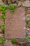 <center>Monestiès.</center>Cette plaque gravée en 1764, indique l'emplacement du cimetière de l'hôpital St Jacques.
