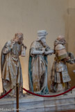 <center>Monestiès.</center>Saint Jacques,  Joseph d'Arimathie, homme mûr voire âgé, barbu, richement vêtu et Louis Ier d'Amboise.