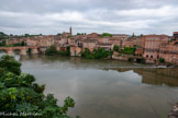 <center>Albi</center>La Madeleine. Tandis que la rive gauche concentrait le pouvoir politique et religieux, la rive droite, devenait « le faubourg du Bout-du- Pont », où se rassemblaient exclus et miséreux. Dès le Moyen Age, des activités consommatrices d'eau s'installèrent sur les bords du Tarn (moulins, briqueteries, teintureries, tanneries...). Sur la gauche, au-dessus des 2 ouvertures au niveau du Tarn, se trouve le musée Lapérouse.