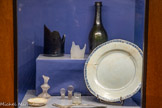 <center>Le musée Lapérouse.</center>Coupelle (grés émaillé) - fourchette avec armoiries (argent) - bouteille - fond de bouteille - fond de verre - assiette (porcelaine) - fragment de verre à pied - petit carafon - bouchons de carafe