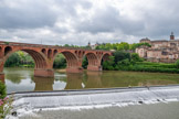 <center>Albi</center>Le « pont Neuf » ou pont du 22 août 1944. Il porte tour à tour les noms de pont Napoléon, pont de Strasbourg, pont Neuf avant de devenir le pont du 22 août 1944, en souvenir du passage d'une colonne allemande dans la ville en 1944 et des combats qui s’y déroulèrent.