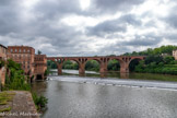 <center>Albi</center>Le « pont Neuf » ou pont du 22 août 1944.
Prévu dès le XVIIIe siècle, dans le prolongement des lices, ce pont ne sera réalisé qu’un siècle plus tard sous le second Empire pour permettre à la route royale de franchir le Tarn. Achevé en. 1866, deux ans après le pont de chemin de fer qui lui fait pendant, il témoigne du développement des moyens de communication à l’époque industrielle.
