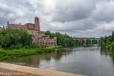 <center>Albi</center>Le palais de la Berbie et la cathédrale, dont les architectures sont semblables. Le pont de chemin de fer.