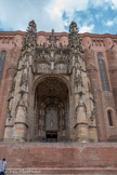 <center>La cathédrale Sainte-Cécile</center>Le porche ou « baldaquin » (v. 1530), chef-d'œuvre du gothique flamboyant.