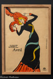 <center>Musée Toulouse-Lautrec</center>Henri de Toulouse-Lautrec
Jane Avril
1899
Lithographie au pinceau, en quatre couleurs tirées sur trois pierres (pierre de trait en noir, pierres de couleurs en rouge et jaune-bleu)
Albi, musée Toulouse-Lautrec.
Don de la Société des Amis du musée, 1931.
Jane Avril commande en 1899 une nouvelle et dernière affiche à son ami Toulouse-Lautrec. Celui-ci s’inspire d’une photographie de la danseuse, mais accentue les torsions de son corps et l’ondulation du serpent brodé sur sa robe. L’influence de l’Art nouveau est ici visible dans le déhanchement et dans la ligne sinueuse du corps de Jane Avril. Employant la technique d’impression dite « des encriers », l’artiste traite le jaune et le bleu du serpent sur une même pierre lithographique. Ce procédé permet de créer une transition délicate entre les teintes et apporte un grand raffinement à cette affiche.